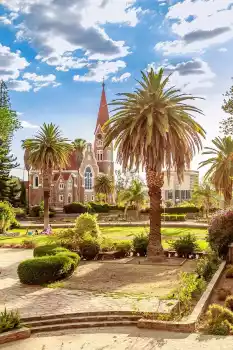 Christuskirche und Tintenpalastgarten in Windhoek